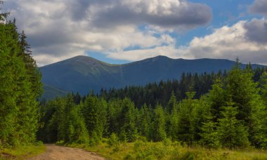 Gorgan'daki dağlara unutulmaz bir yürüyüş, şelaleler. Karpatlarda dinlenin
