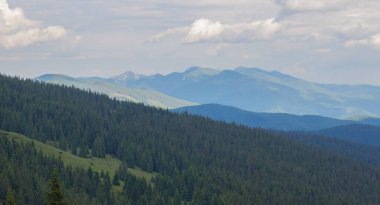 Gorgan'daki dağlara unutulmaz bir yürüyüş, şelaleler. Karpatlarda dinlenin