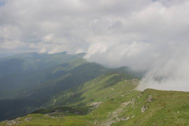 Karpatlarda Trekking, Pop Ivan Marmarassky Pop Ivan Chernogorsk Ukrayna ve Romanya arasındaki sınıra yürüyüş