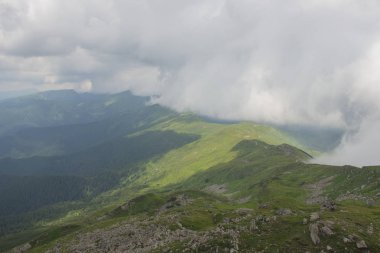 Karpatlarda Trekking, Pop Ivan Marmarassky Pop Ivan Chernogorsk Ukrayna ve Romanya arasındaki sınıra yürüyüş