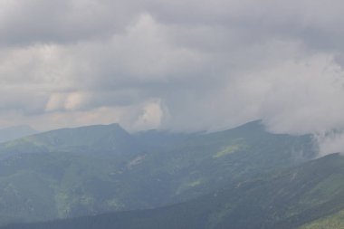 Karpatlarda Trekking, Pop Ivan Marmarassky Pop Ivan Chernogorsk Ukrayna ve Romanya arasındaki sınıra yürüyüş