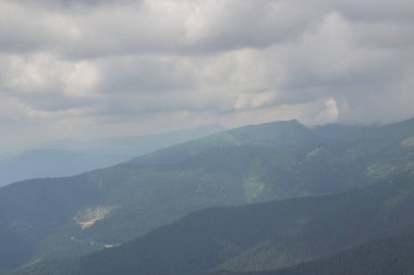 Karpatlarda Trekking, Pop Ivan Marmarassky Pop Ivan Chernogorsk Ukrayna ve Romanya arasındaki sınıra yürüyüş