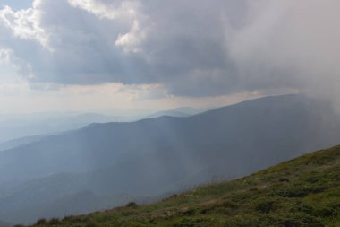 Karpatlarda Trekking, Pop Ivan Marmarassky Pop Ivan Chernogorsk Ukrayna ve Romanya arasındaki sınıra yürüyüş