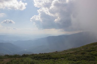 Karpatlarda Trekking, Pop Ivan Marmarassky Pop Ivan Chernogorsk Ukrayna ve Romanya arasındaki sınıra yürüyüş