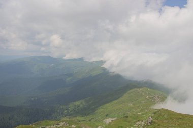 Karpatlarda Trekking, Pop Ivan Marmarassky Pop Ivan Chernogorsk Ukrayna ve Romanya arasındaki sınıra yürüyüş