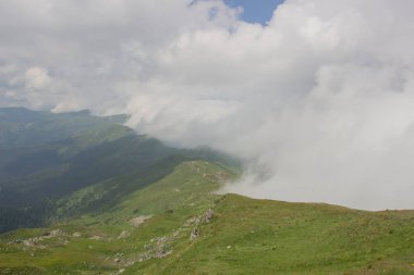 Karpatlarda Trekking, Pop Ivan Marmarassky Pop Ivan Chernogorsk Ukrayna ve Romanya arasındaki sınıra yürüyüş