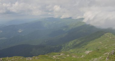 Karpatlarda Trekking, Pop Ivan Marmarassky Pop Ivan Chernogorsk Ukrayna ve Romanya arasındaki sınıra yürüyüş
