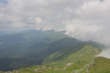 Karpatlarda Trekking, Pop Ivan Marmarassky Pop Ivan Chernogorsk Ukrayna ve Romanya arasındaki sınıra yürüyüş