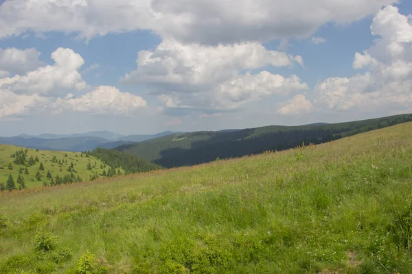 Karpatlarda Trekking, Pop Ivan Marmarassky Pop Ivan Chernogorsk Ukrayna ve Romanya arasındaki sınıra yürüyüş