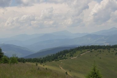 Karpatlarda Trekking, Pop Ivan Marmarassky Pop Ivan Chernogorsk Ukrayna ve Romanya arasındaki sınıra yürüyüş