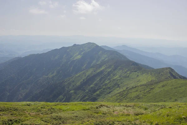 Karpatlarda Trekking, Pop Ivan Marmarassky Pop Ivan Chernogorsk Ukrayna ve Romanya arasındaki sınıra yürüyüş