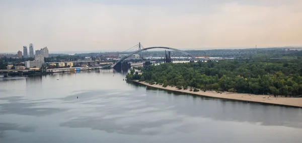 Wycieczka Kijowie Centrum Europy Widok Dniepr Wyspę Trukhanov Most Pieszy — Zdjęcie stockowe