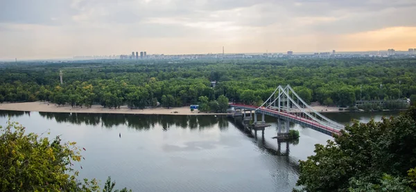 Tour Kiev Center Europe View Dnieper Trukhanov Island Foot Bridge — Stock Photo, Image