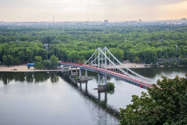Tour Kiev Center Europe View Dnieper Trukhanov Island Foot Bridge — Stock Photo, Image