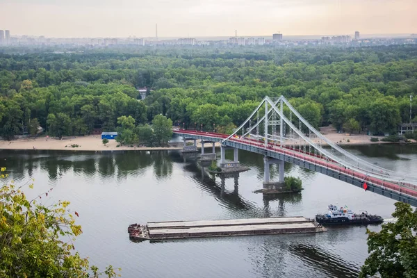 Tour Kiev Center Europe View Dnieper Trukhanov Island Foot Bridge — Stock Photo, Image