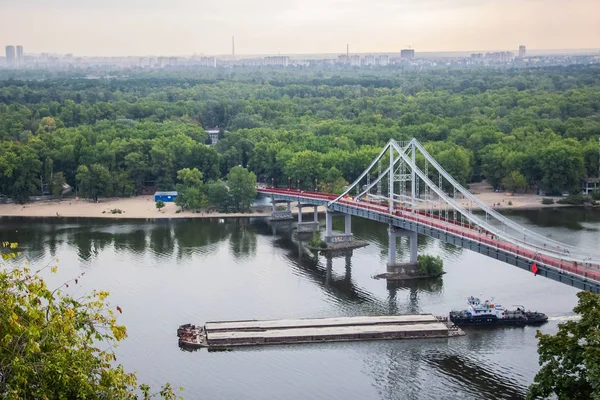Tour Kiev Center Europe View Dnieper Trukhanov Island Foot Bridge — Stock Photo, Image