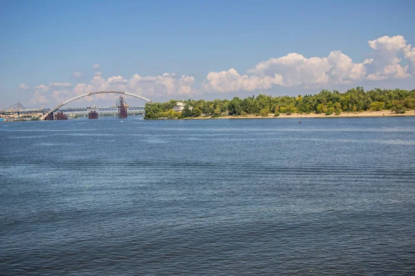 Tour Kiev Center Europe View Dnieper Trukhanov Island Foot Bridge — Stock Photo, Image