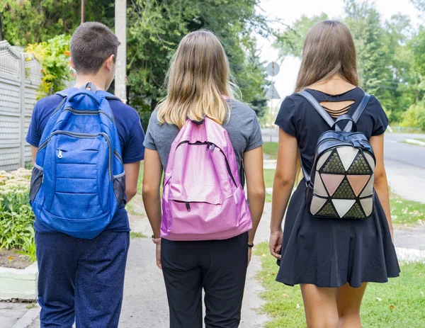 Students Teenagers Boy Girl Walking Home School Class School Bags — Stock Photo, Image