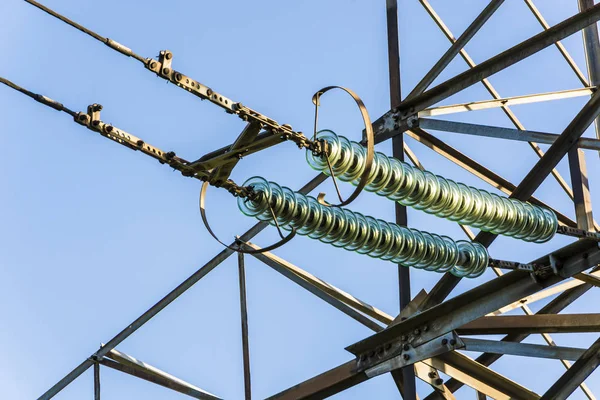 Havai enerji hattı. Elektrik direği.