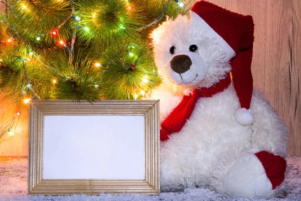 Silvester Sitzt Der Weihnachtsbär Unter Einem Tannenbaum Mit Holzrahmen Attrappen — Stockfoto