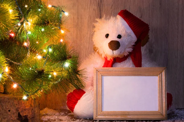 Silvester Sitzt Der Weihnachtsbär Unter Einem Tannenbaum Mit Holzrahmen Attrappen — Stockfoto
