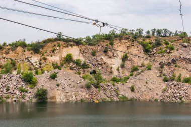 Troller spor, hava yolu, füniküler göl üzerinden. Füniküler için bağlantı satırları
