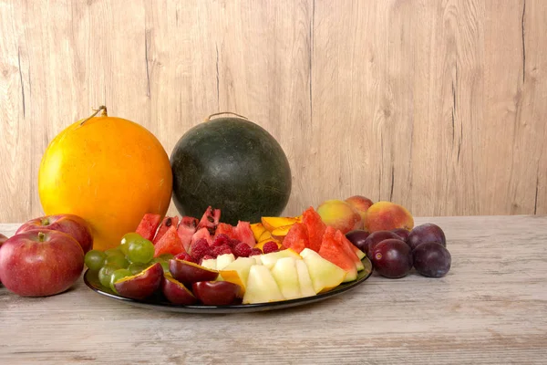 Mistura Frutas Pêssego Uvas Melancia Melão Framboesa Ameixa Frutos Inteiros — Fotografia de Stock