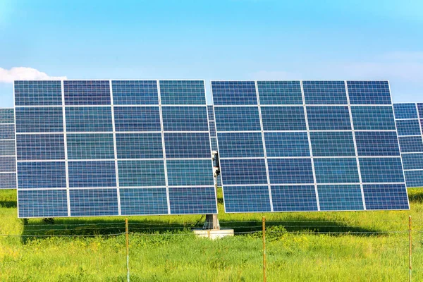 Сонячна Станція Сонячні Панелі Виробництва Природної Сонячної Енергії Зелена Електрика — стокове фото