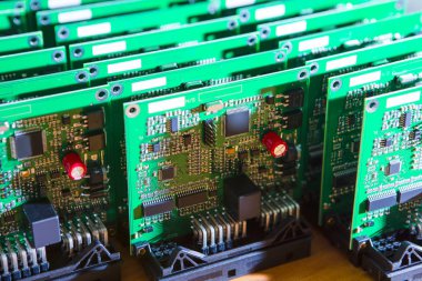 Toplu baskılı devre kartları ile yüzey bağlı bileşenler kullanıma hazır. Yatay resim kompozisyon