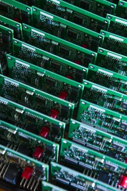 Toplu baskılı devre kartları ile yüzey bağlı bileşenler kullanıma hazır. Dikey görüntü kompozisyon