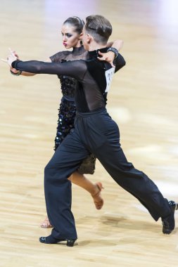 Minsk, Beyaz Rusya-Ekim 14, 2018: profesyonel dans çift yetişkin Latin Amerika Program Wdsf uluslararası sermaye Kupası Minsk, 14 Ekim 2018, Minsk, Belarus üzerinde gerçekleştirir.