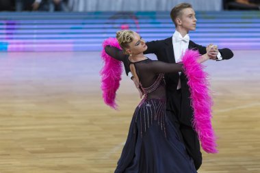 Minsk, Beyaz Rusya-Ekim 14, 2018: dans çift gerçekleştirir yetişkin Avrupa Standart Program Wdc Professional 10 dans Şampiyonası sermaye Kupası Minsk - 2018 14 Ekim 2018 Minsk, Beyaz Rusya.