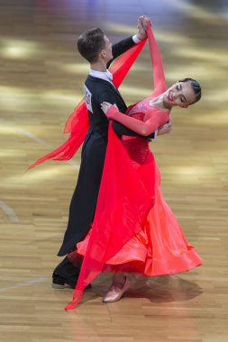 Minsk, Beyaz Rusya-Ekim 14, 2018: dans çift gerçekleştirir yetişkin Avrupa Standart Program Wdc Professional 10 dans Şampiyonası sermaye Kupası Minsk - 2018 14 Ekim 2018 Minsk, Beyaz Rusya.