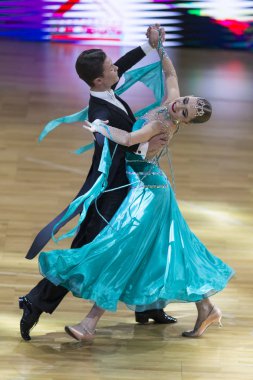 Minsk, Beyaz Rusya-Ekim 14, 2018: dans çift gerçekleştirir yetişkin Avrupa Standart Program Wdc Professional 10 dans Şampiyonası sermaye Kupası Minsk - 2018 14 Ekim 2018 Minsk, Beyaz Rusya.