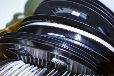 Mikroelektronik bileşenleri. Yüzey bileşenleri üzerinde Mount teyp ve Reel paket. Makaraları bir yığın Together.Horizontal atış çeşitli