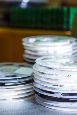 Elektronik Sanayi. Yüzey montaj bileşenleri çekme ve şerit ve stok üretim önce silindirlerin yer makineleri için. Dikey görüntü