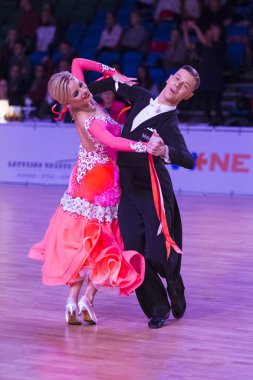 Yetişkin dans çift gençlik standart Avrupa Program Wdsf Baltık Grand Prix-2108 Şampiyonası üzerinde gerçekleştirir.