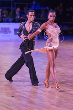 Profesyonel yetişkin dans çift Gençlik Latin Amerika programı Wdsf Baltık Grand Prix-2108 Şampiyonası üzerinde gerçekleştirir.