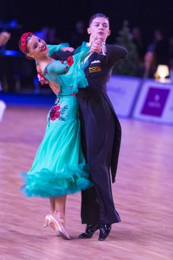 Yetişkin dans çift gençlik standart Avrupa Program Wdsf Baltık Grand Prix-2108 Şampiyonası üzerinde gerçekleştirir.