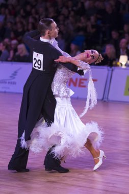 Yetişkin dans çift gençlik standart Avrupa Program Wdsf Baltık Grand Prix-2108 Şampiyonası üzerinde gerçekleştirir.