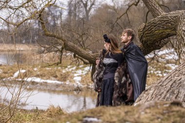 Fikirler cosplay. Genç çift Prens ve Prenses poz