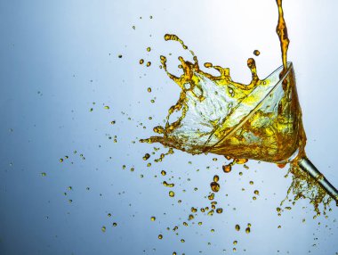 Yüksek hızlı sıvı fotoğraf. Bol bol alkol