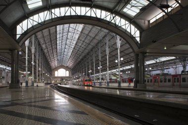 Lizbon Rossio tren istasyonu