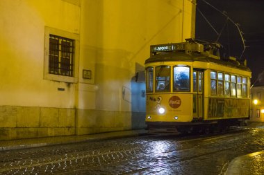 Lizbon, 30 Ekim 2018: City Famous Attraction Sarı Tramvay 