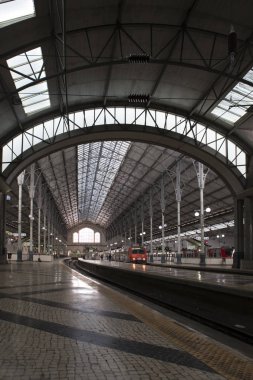 Lizbon, Portekiz-29 Ekim, 2018: Rossio Tren Istasyonu Lizbon 29 Ekim, 2018