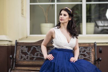 Tiara ile Güzel Şehvetli Genç Kadın Portresi