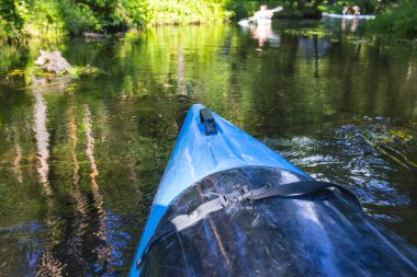 Seyahat ve Tatil Fikirleri. Açık Havada Kayak Yapanlar Grubu 
