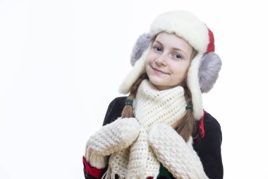 Kış Faaliyetleri Konsepti. Sakin Gülümseyen Beyaz Kız 