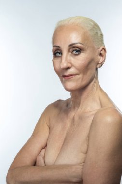Kıdemli Kadın Kavramları. Kıdemli Çıplak Kadın Portresi