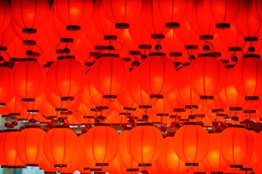 Japonya Seyahat Teslimatları. Geleneksel Japon kırmızı fenerlerinin çeşitli çeşitleri içerideydi. Yatay Resim